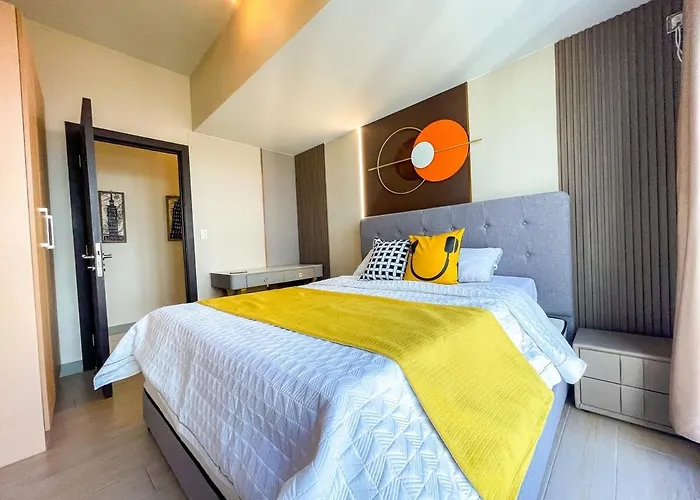 Luxury 2br Penthouse Across Uptown Bgc I Modern